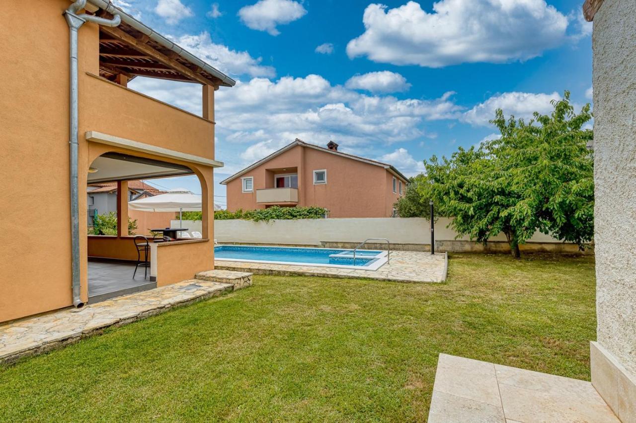 Ferienwohnung Emanuela With Private Pool Loborika Exterior foto
